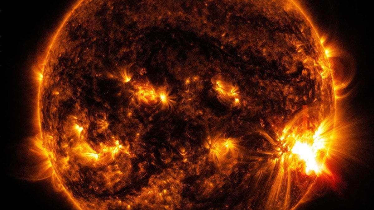 Nasa registra explosão solar extrema