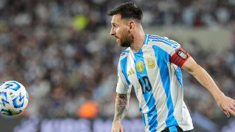 Liderada por Messi, Argentina encara o Peru nesta terça-feira