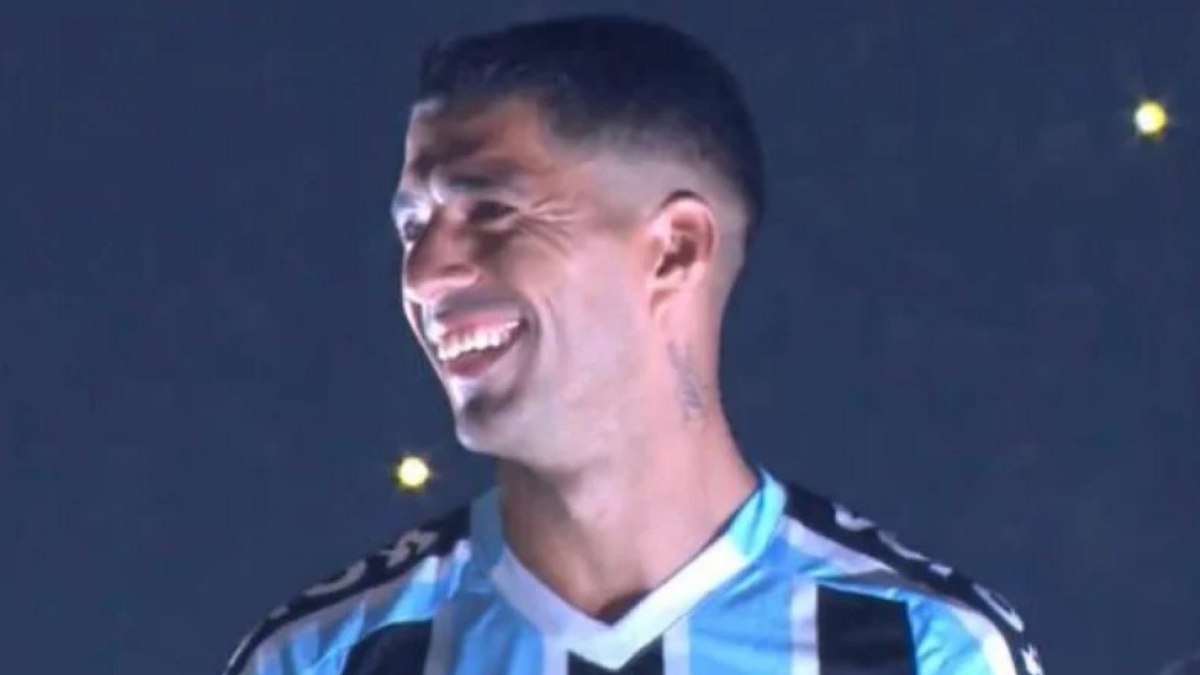 Suárez foi apresentado para mais de 30 mil torcedores na Arena do Grêmio