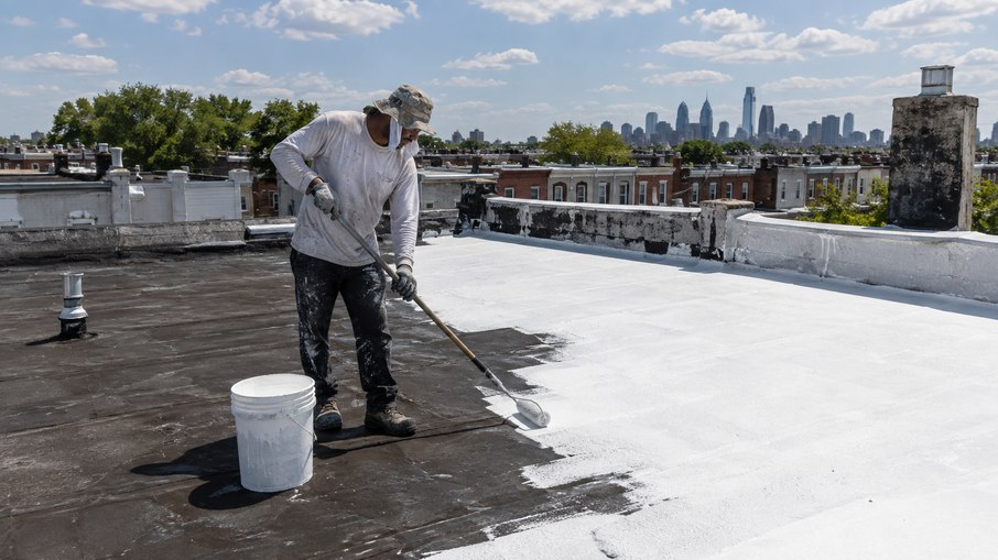 Telhados pintados de branco diminuem temperatura das casas Telhados pintados de branco diminuem temperatura das casas