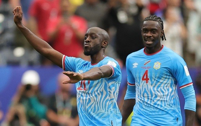 Seleção do Congo comemora o empate contra Portugal
