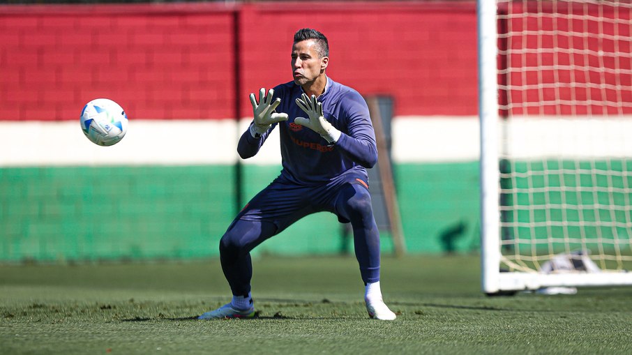 O goleiro conta com a experiência de Fábio contra o Lanús
