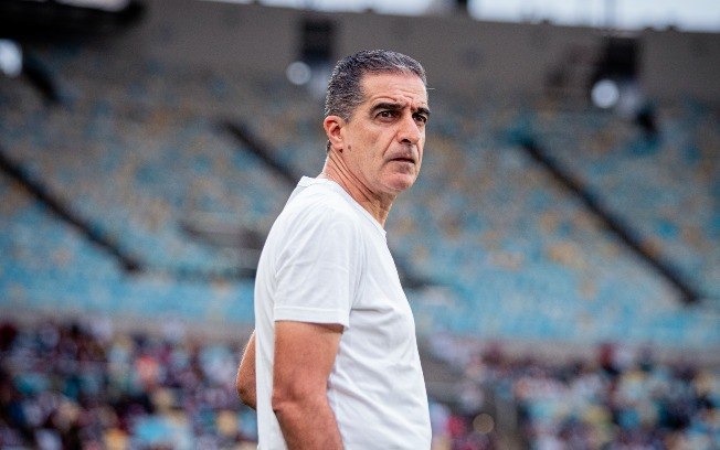 Renato Paiva chega ao jogo de volta em momento crítico no Fortaleza