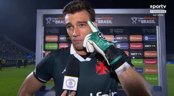 Léo Jardim salva o Vasco e exalta poder de reação: 