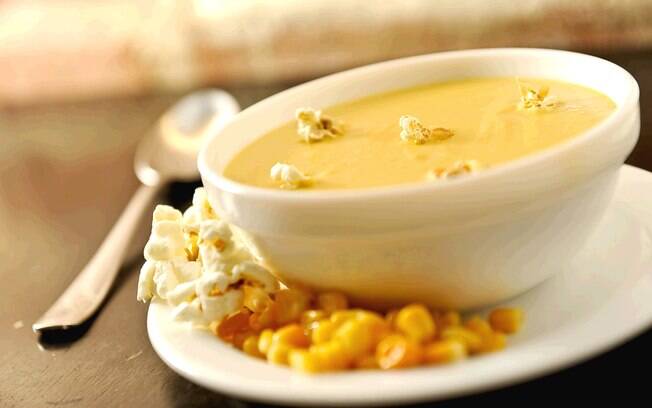 Foto da receita Sopa de milho com pipoca pronta.