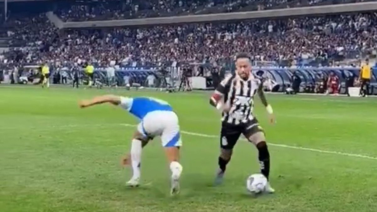 Web vai à loucura com drible plástico de Neymar Web vai à loucura com drible plástico de Neymar