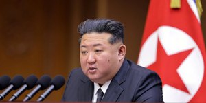 Kim Jong-un lança campanha contra silicone na Coreia do Norte