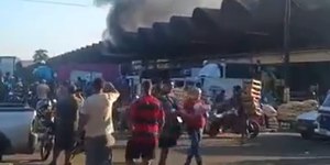 Incêndio atinge galpão da Ceasa, em Irajá, zona norte do Rio