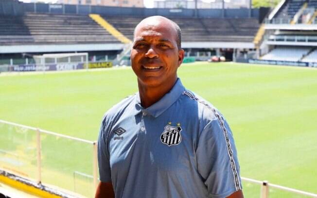 Santos oficializa Orlando Ribeiro como novo técnico do time Sub-20