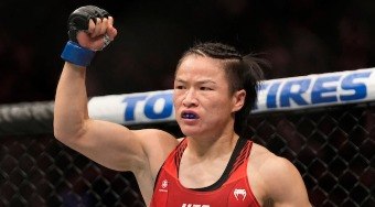 Zhang Weili finaliza Carla Esparza e é campeã dos palhas do UFC