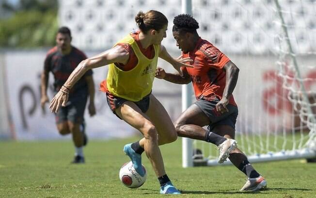 Filipe Luís enche a bola de atacante em busca de mais espaço no Flamengo: 'Não se abala com nada'