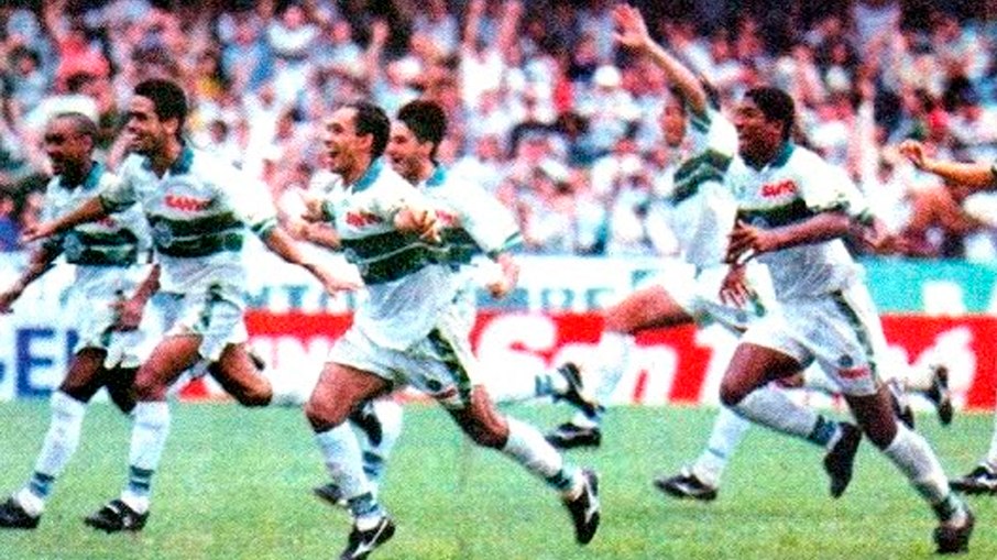 Jogadores do Coritiba comemoram a conquista do Festival Brasileiro de Futebol em 1997 Jogadores do Coritiba comemoram a conquista do Festival Brasileiro de Futebol em 1997