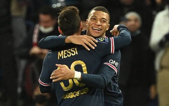 Mbappé marca duas vezes, PSG derrota o Monaco e segue na liderança confortável no Francês