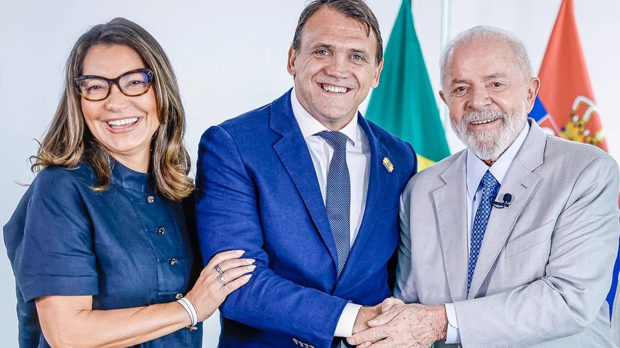 O sérvio Petkovic, ídolo do Flamengo e do Vitória, nunca escondeu sua admiração por Lula O sérvio Petkovic, ídolo do Flamengo e do Vitória, nunca escondeu sua admiração por Lula