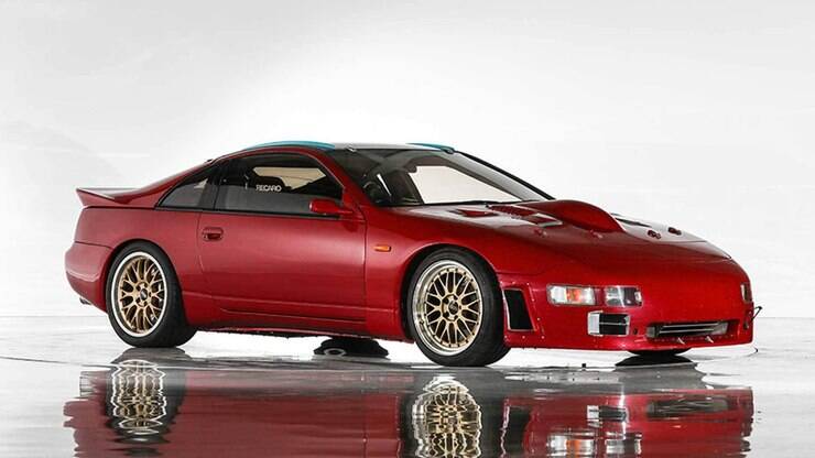 ヴェイロン 300 Nissan 300ZX, com 985 cv de potência e que chega aos 421 km/h