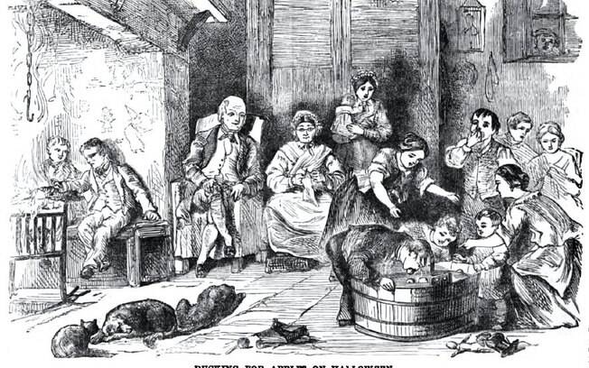 Imagem de 1832 - Halloween - Crianças tentando pegar maçã na água com a boca