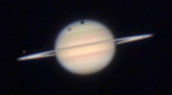 Sombra%20de%20Tit%C3%A3%20em%20Saturno%20ser%C3%A1%20vis%C3%ADvel%20ap%C3%B3s%2015%20anos%20de%20espera