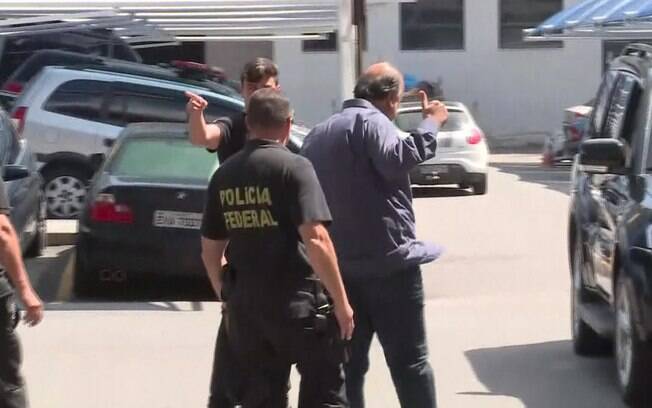 Governador Luiz Fernando Pezão é conduzido para presídio em Niterói para cumprir sentença de prisão temporária