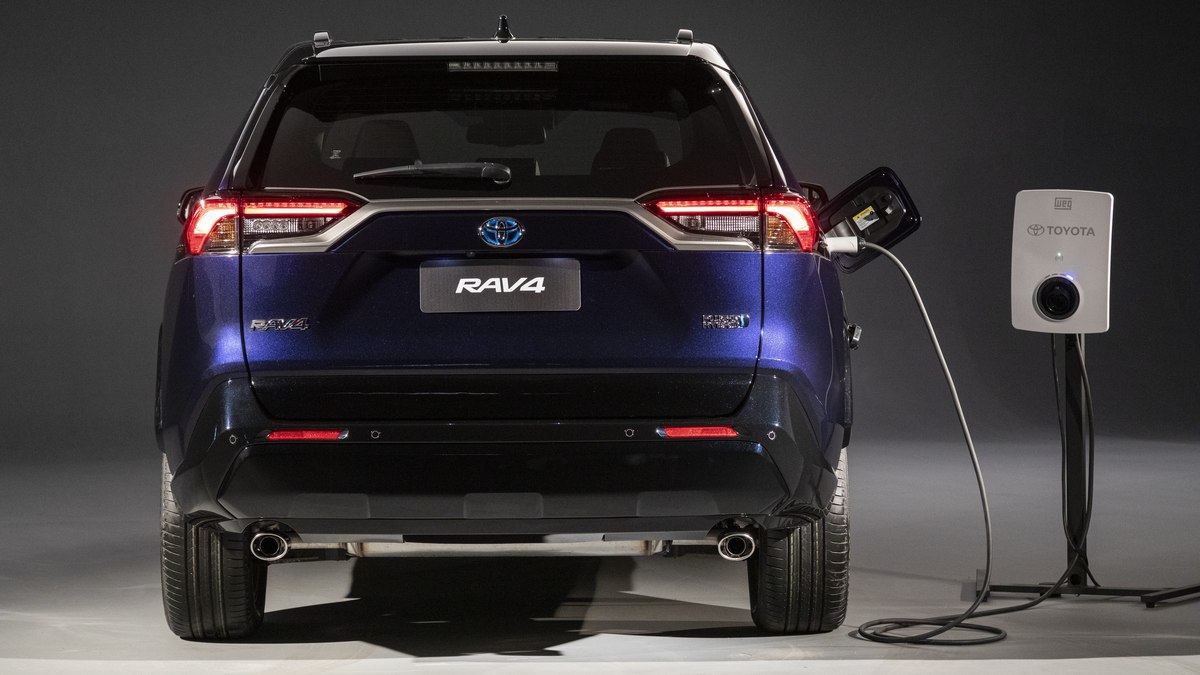 Novo
Toyota RAV4 deve ter facelift e versão elétrica