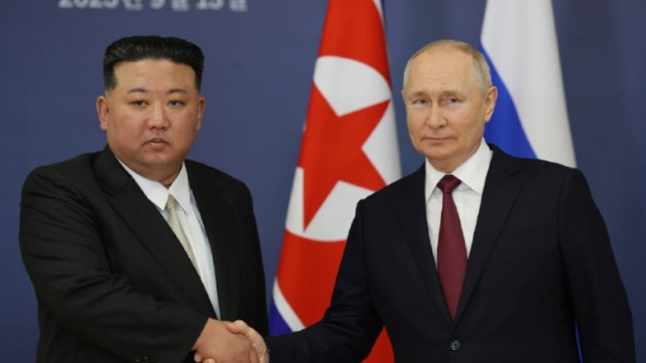 Kim Jong-un e Vladimir Putin em reunião no Centro de Lançamento Espacial Vostochny, na Rússia