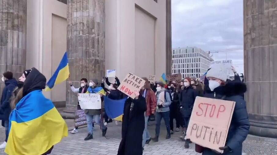 Manifestações contra ataque russo à Ucrânia
