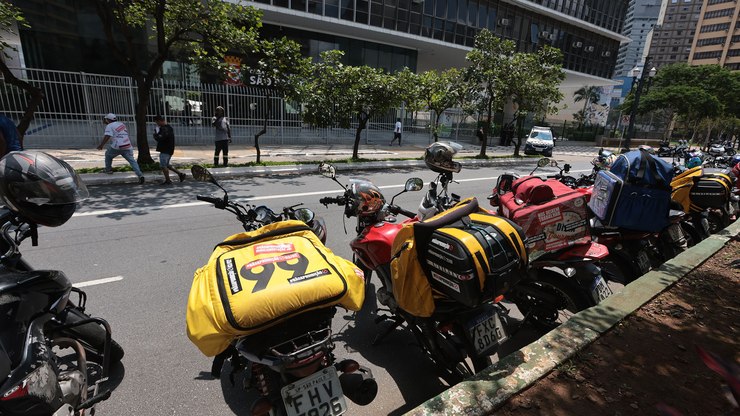 Decisão do STF autoriza retomada de serviço de mototáxi em SP