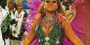  Preta Gil é homenageada em 1º dia de Carnaval de Salvador