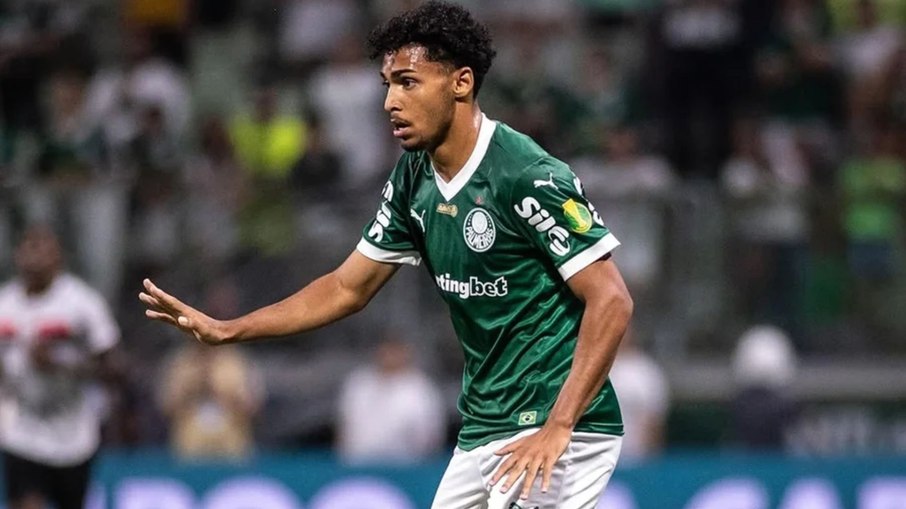 Jogador do Palmeiras é agredido por funcionário do Corinthians Jogador do Palmeiras é agredido por funcionário do Corinthians