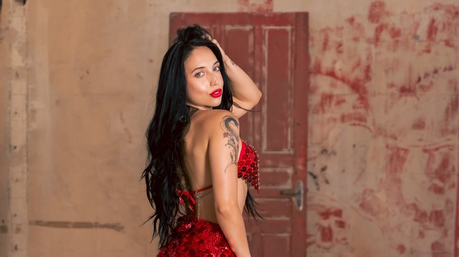 Nascida na Espanha, Ana Petkovic cresceu no Brasil, enquanto o pai brilhava no futebol