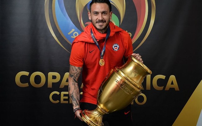 Pinilla garante que comportamento intereferiu na chance de defender 