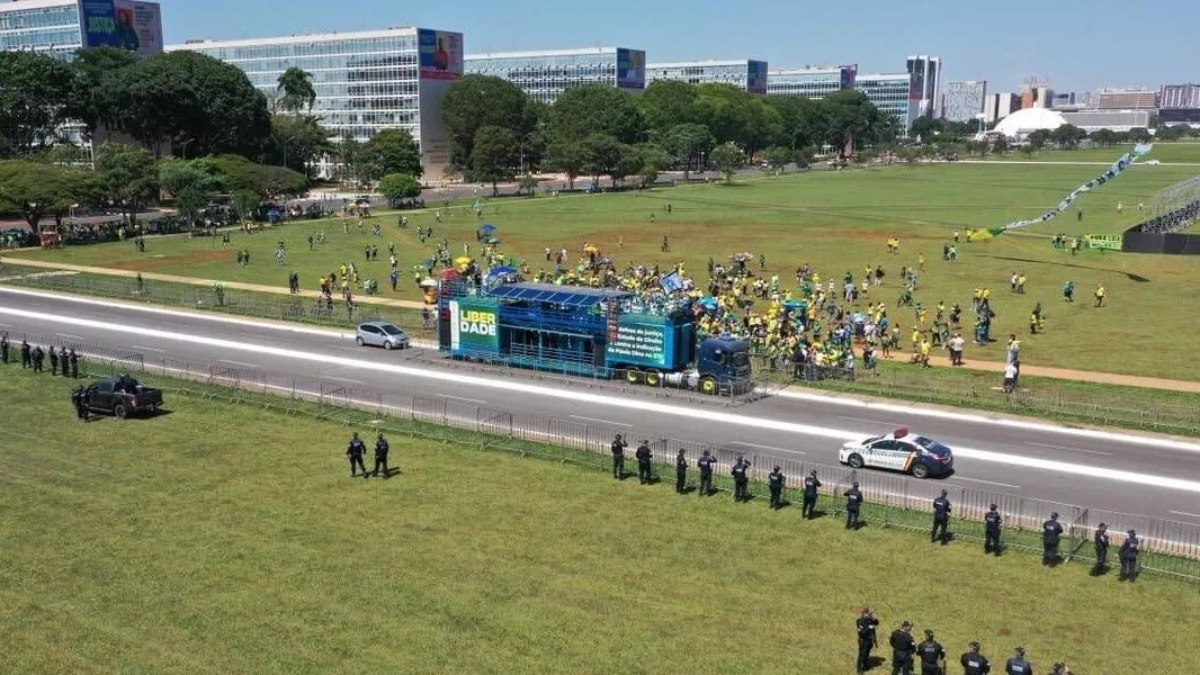 Imagens dos manifestantes na Esplanada dos Ministérios, em Brasília