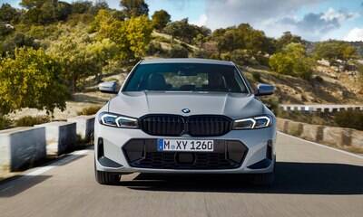 BMW mostra Série 3 renovado com uma tela curva no painel