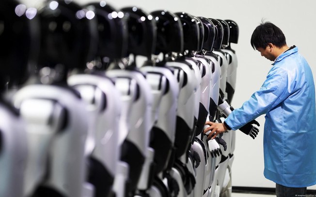 China vendeu quase 11,6 mil robôs humanoides em 2025, contra apenas algumas centenas de empresas americanas