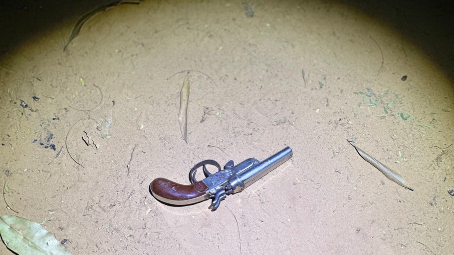 A arma utilizada pelo suspeito foi localizada