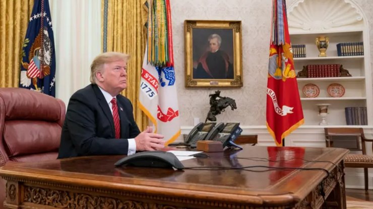 Trump envia novas armas à Ucrânia e ameaça taxar Rússia em 100%