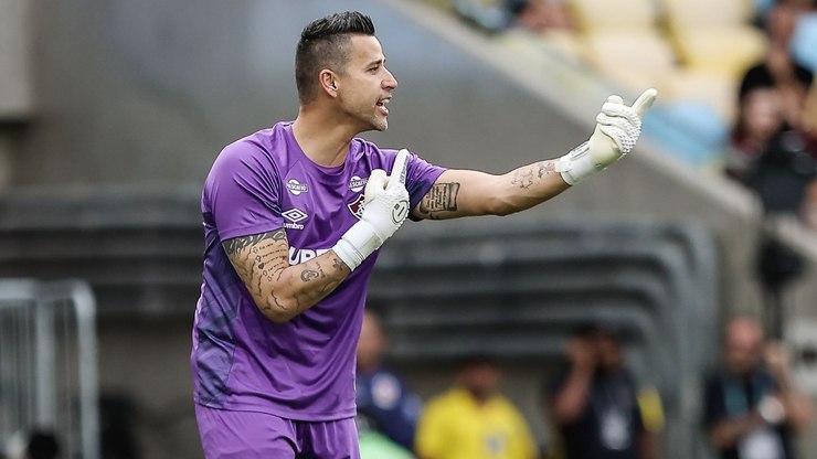 Torcedores reagem à marca histórica de Fábio