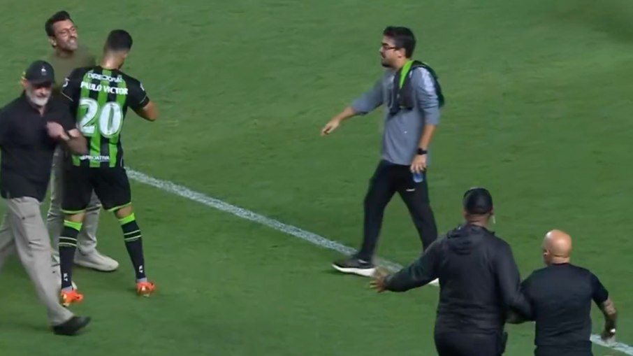 Valentim e Sampaoli discutiram no clássico mineiro Valentim e Sampaoli discutiram no clássico mineiro