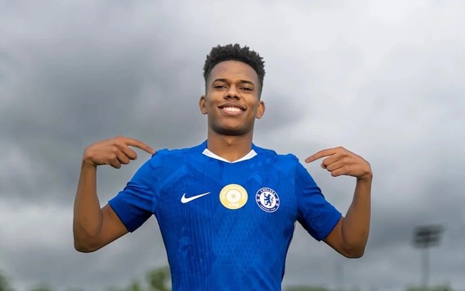 Estêvão soma apenas 23 minutos na Premier League e perdeu espaço após a chegada de Xabi Alonso ao Chelsea Estêvão soma apenas 23 minutos na Premier League e perdeu espaço após a chegada de Xabi Alonso ao Chelsea