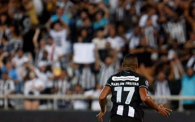 Freitas em um momento chave pelo Botafogo 