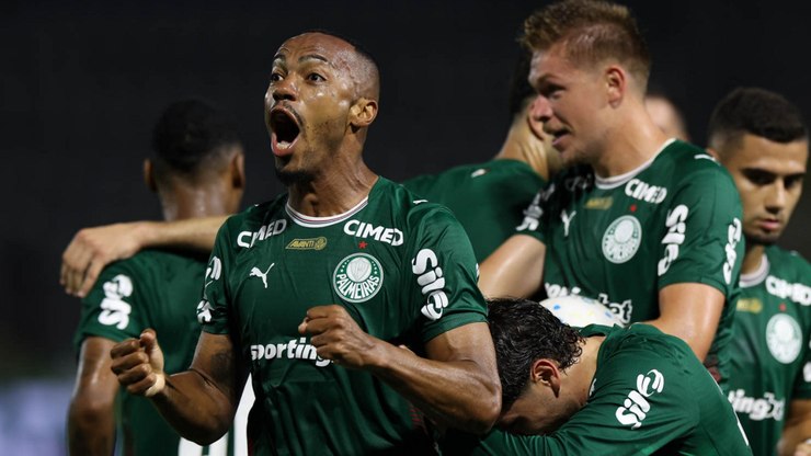 Palmeiras vence o Grêmio em noite iluminada de Marlon Freitas