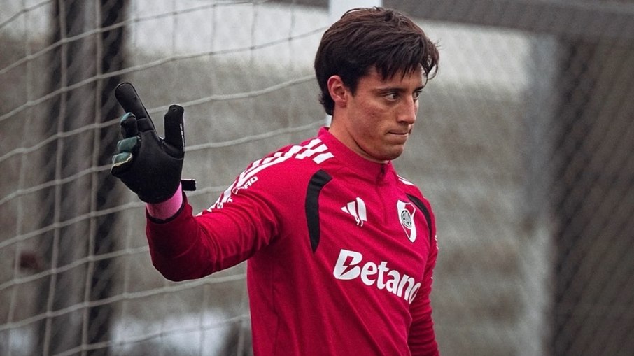Santiago Beltrán, goleiro do River, entra na mira do Flamengo Santiago Beltrán, goleiro do River, entra na mira do Flamengo