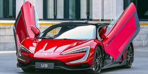 Supercarro elétrico da BYD pode alcançar até 496 km/h