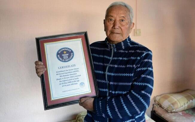 Entre 2008 e 2013, Min Bahadur Sherchan ostentou o título de homem mais velho a chegar ao topo do Monte Everest