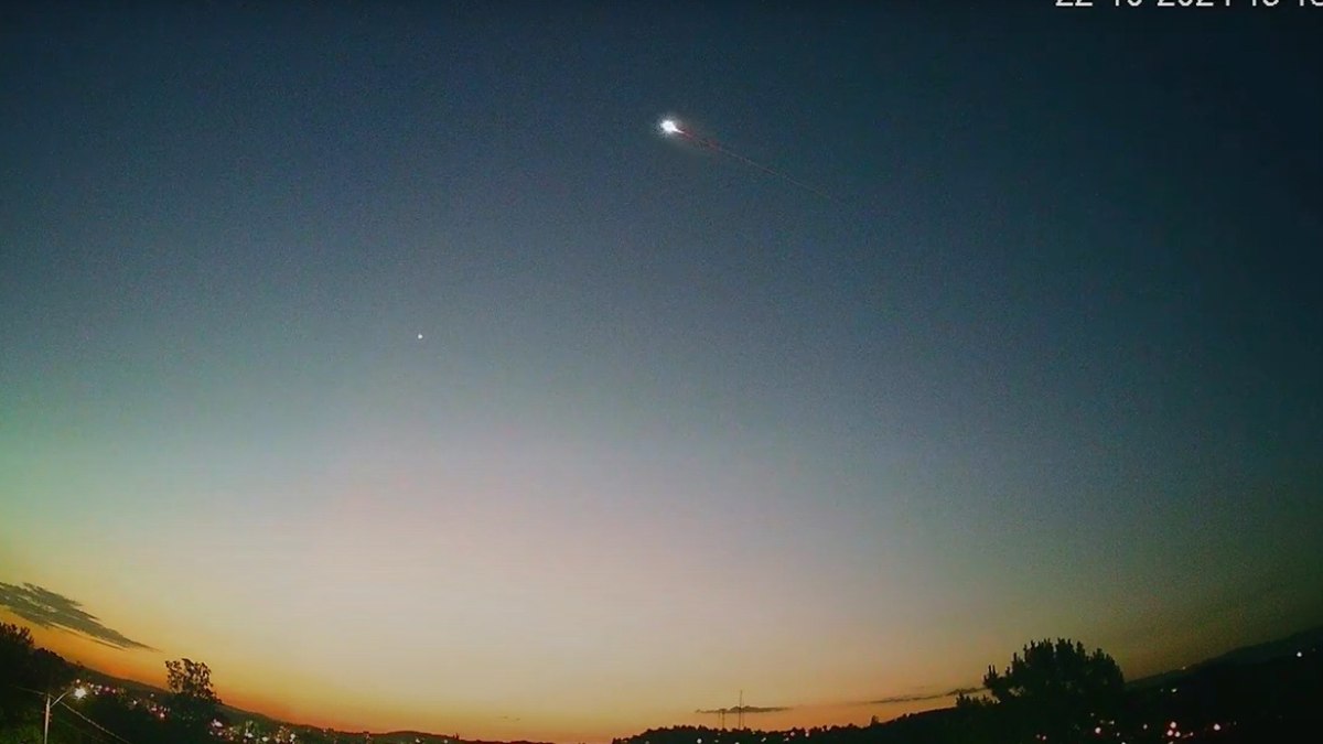 Meteoro 'bola de fogo' cruza o céu do RS durante madrugada