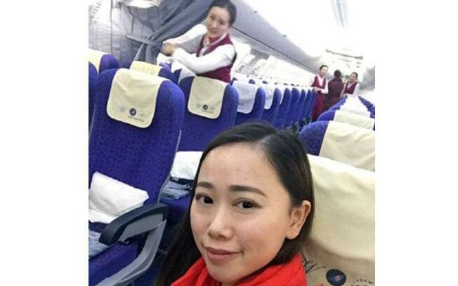 Zhang viajou sozinha no avião e teve atendimento personalizado 