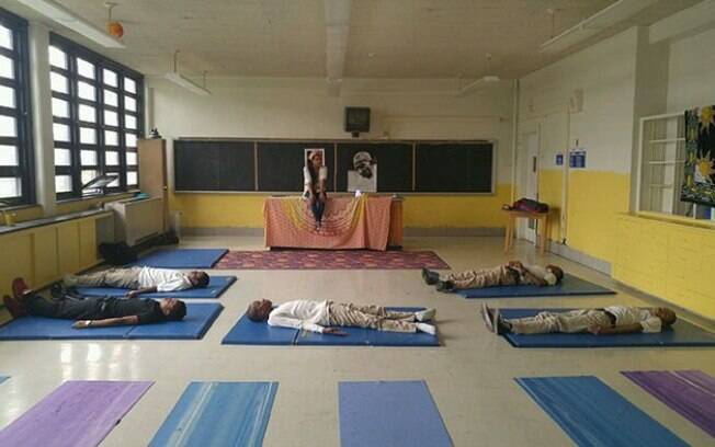 Para maior concentração e calma, escola em Baltimore opta por oferecer minutos de meditação para alunos agitados.