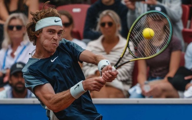 Rublev estreia com vitória e amplia recorde em Hamburgo