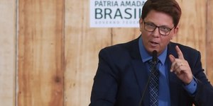 Mario Frias agradeceu Vorcaro por apoio a filme sobre Bolsonaro