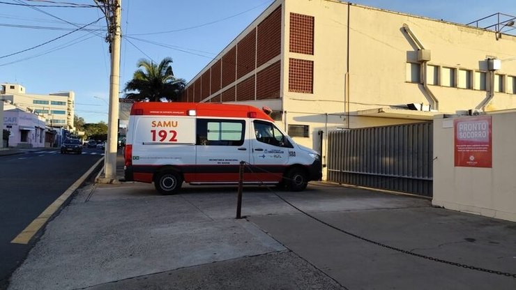 Homem é preso após agredir a esposa e ser espancado por populares