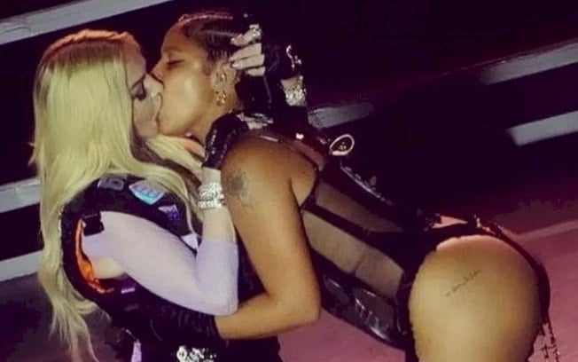 Madonna e Tokischa se beijam em parada LGBTQIAP 